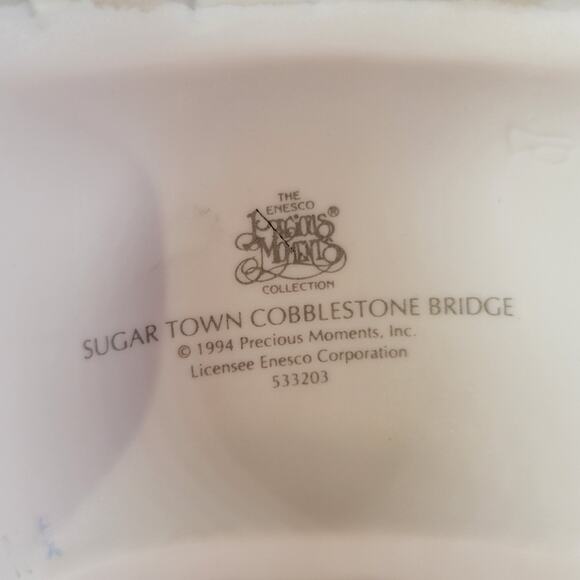 Precious Moments Sugar Town Cobblestone Bridge Figurine Enesco 533203 1994 - Picture 12 of 16